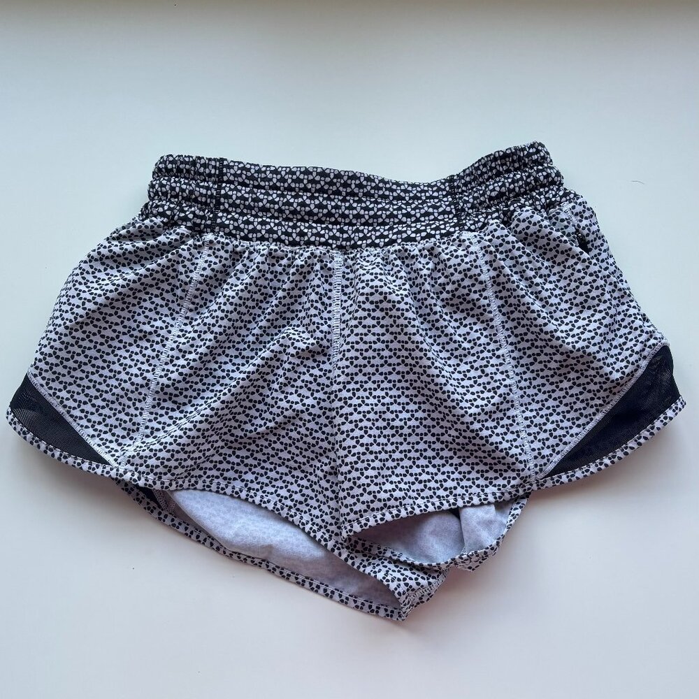 Lululemon Black and White Print Hotty Hot Low-Rise Shorts 2.5" Size 4